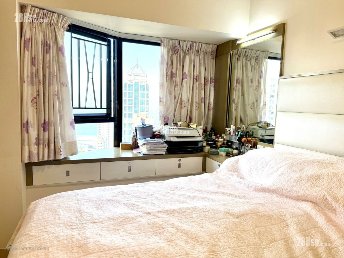 Euston Court Sell 3 Bedrooms , 2 Bathrooms 790 ft²