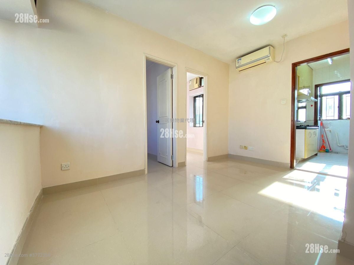 Apartment Sell 2 Bedrooms , 1 Bathroom 319 ft²