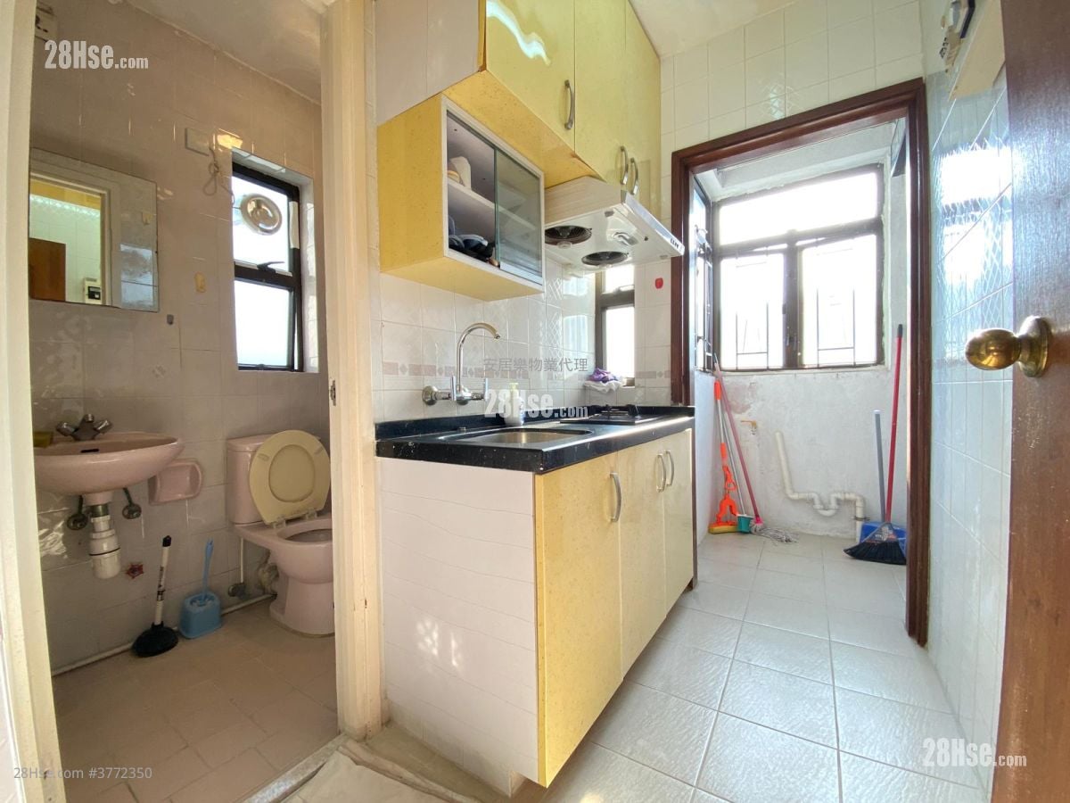 Apartment Sell 2 Bedrooms , 1 Bathroom 319 ft²