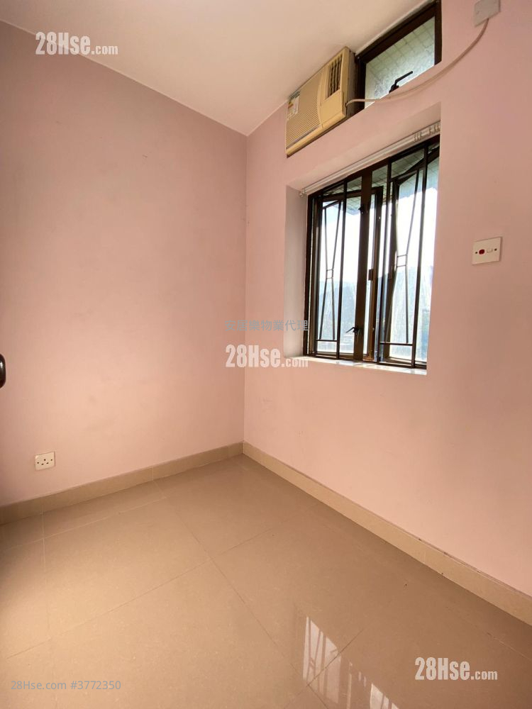 Apartment Sell 2 Bedrooms , 1 Bathroom 319 ft²
