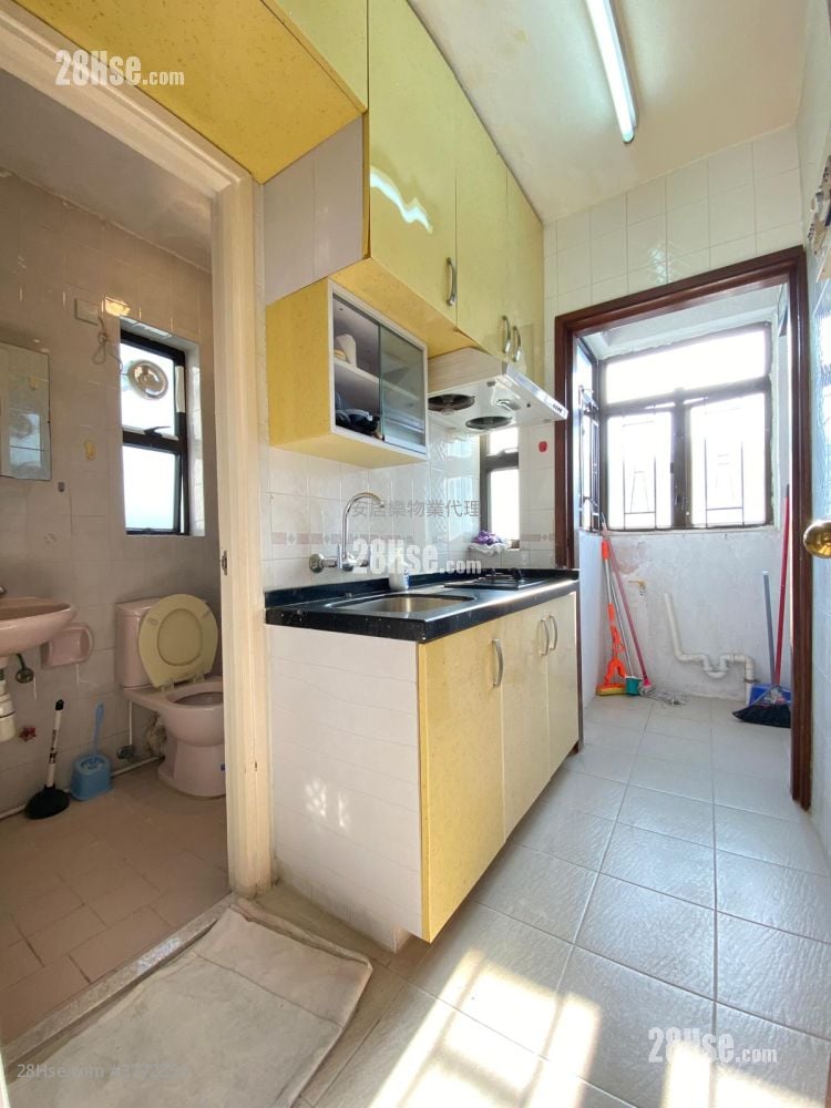 Apartment Sell 2 Bedrooms , 1 Bathroom 319 ft²