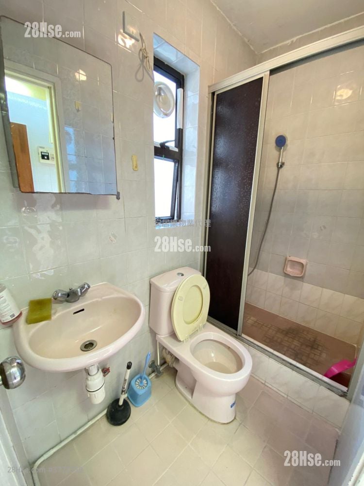 Apartment Sell 2 Bedrooms , 1 Bathroom 319 ft²