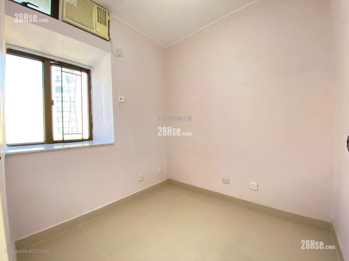 Apartment Sell 2 Bedrooms , 1 Bathroom 319 ft²