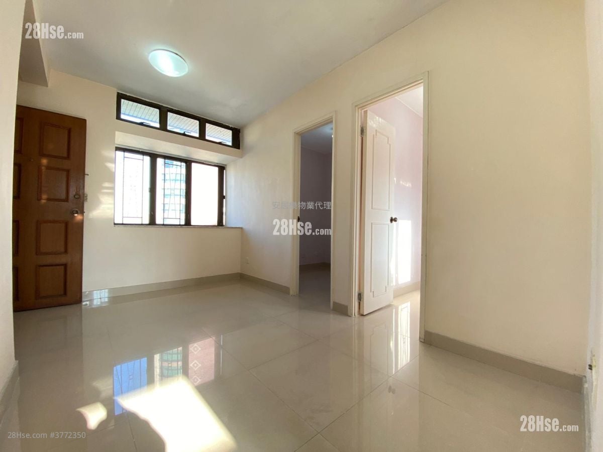 Apartment Sell 2 Bedrooms , 1 Bathroom 319 ft²