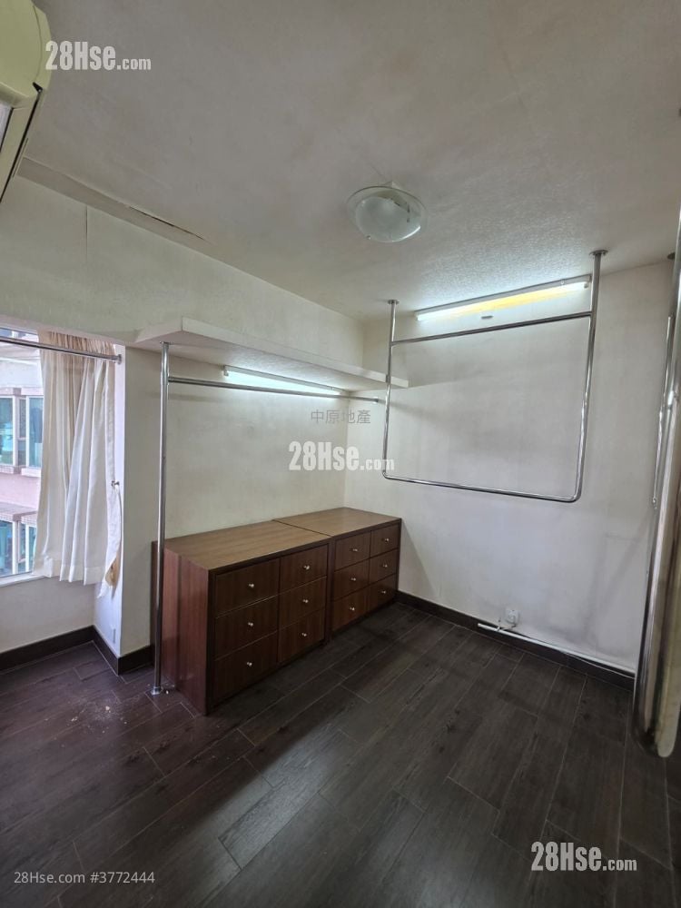 Pacific Palisades Sell 3 Bedrooms , 2 Bathrooms 843 ft²