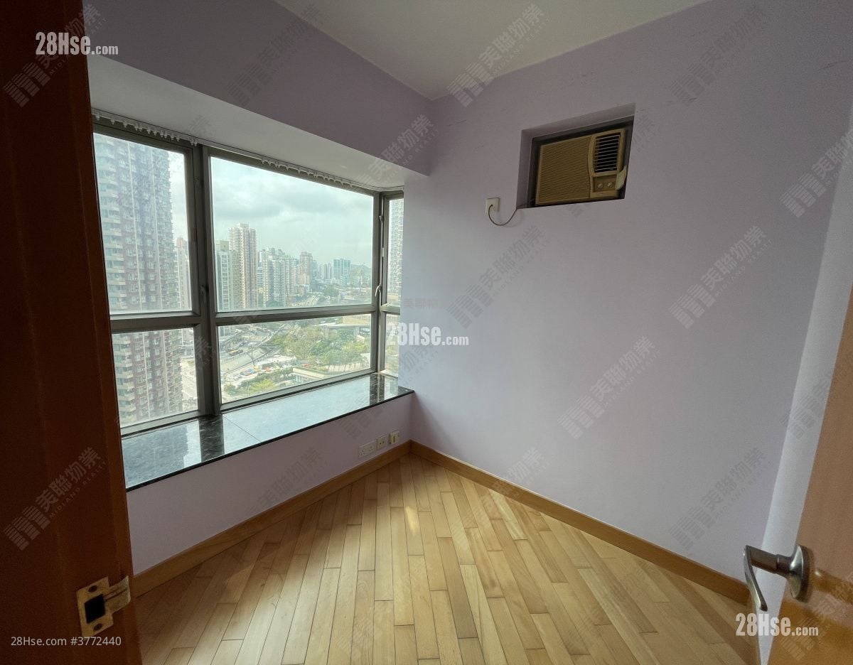 Yoho Town Sell 2 Bedrooms , 1 Bathroom 393 ft²