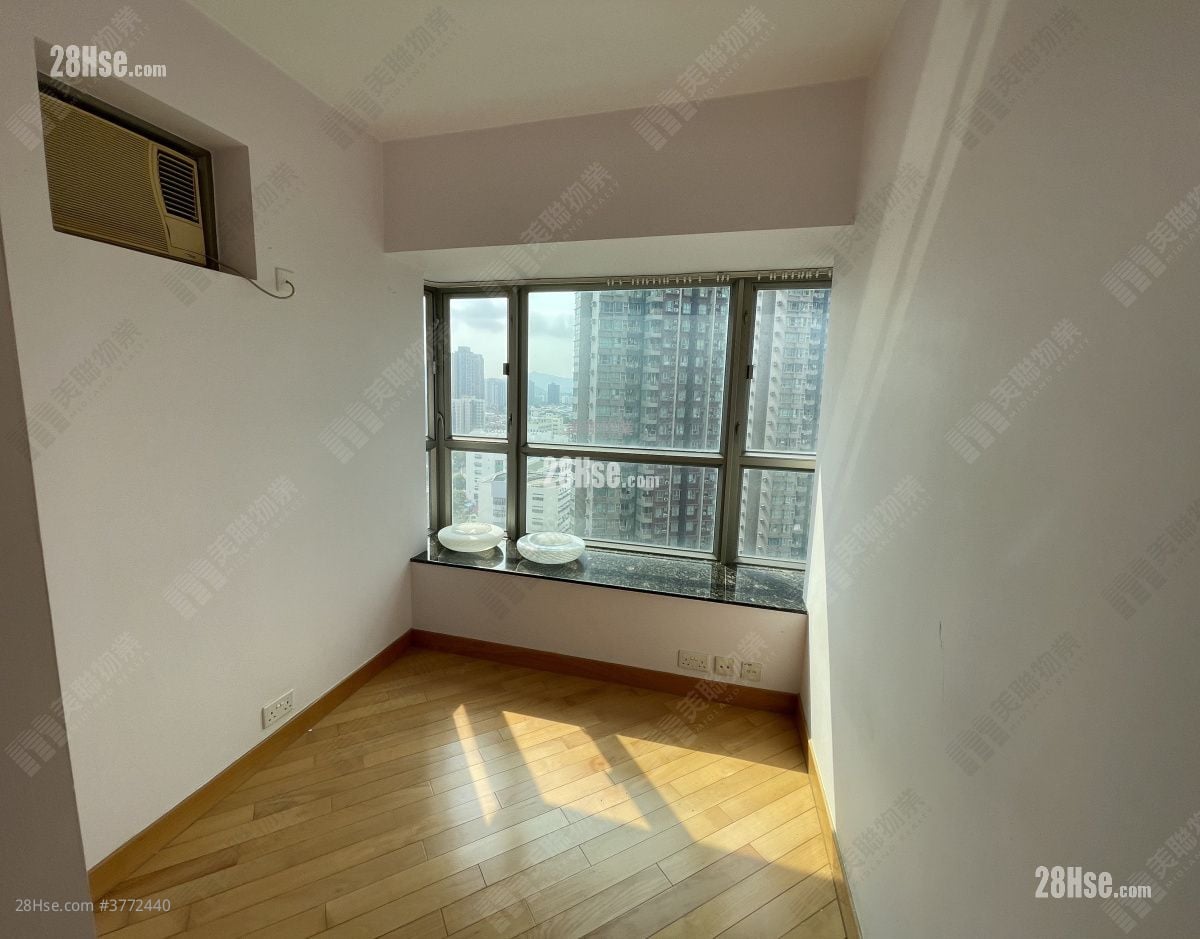 Yoho Town Sell 2 Bedrooms , 1 Bathroom 393 ft²