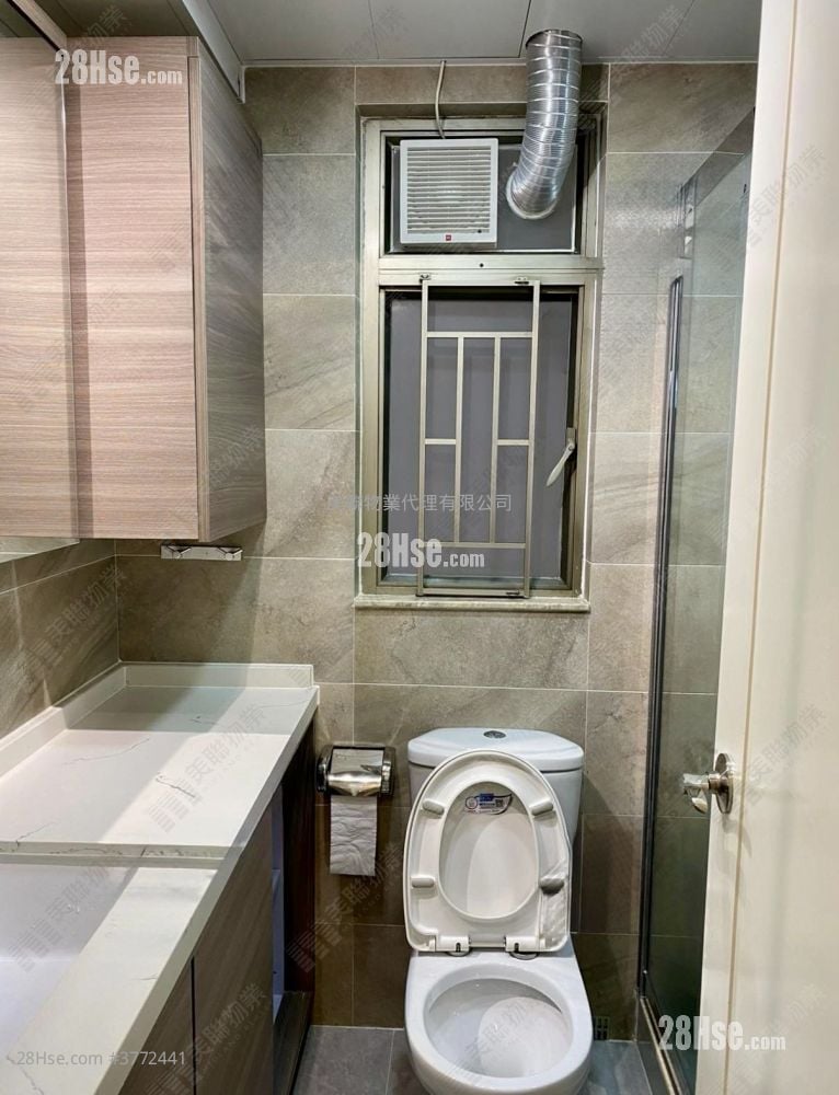 Tseung Kwan O Plaza Sell 3 Bedrooms , 2 Bathrooms 633 ft²