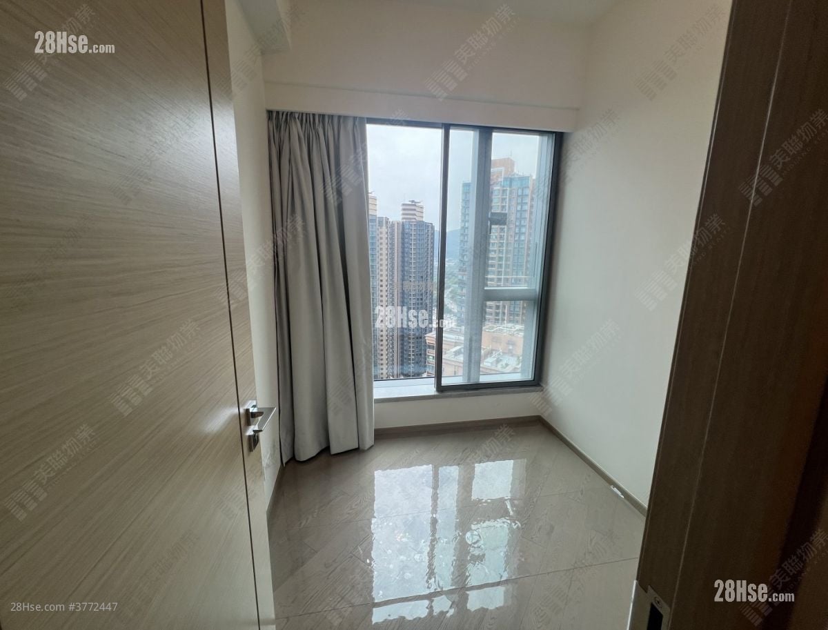 The Yoho Hub Sell 2 Bedrooms , 1 Bathroom 467 ft²