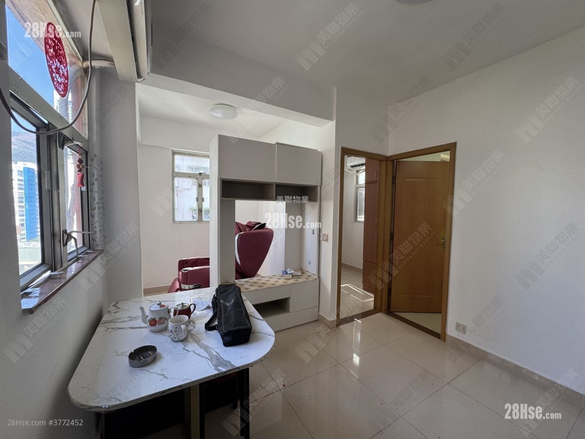 Kwai Wo Building Sell 2 Bedrooms , 1 Bathroom 318 ft²