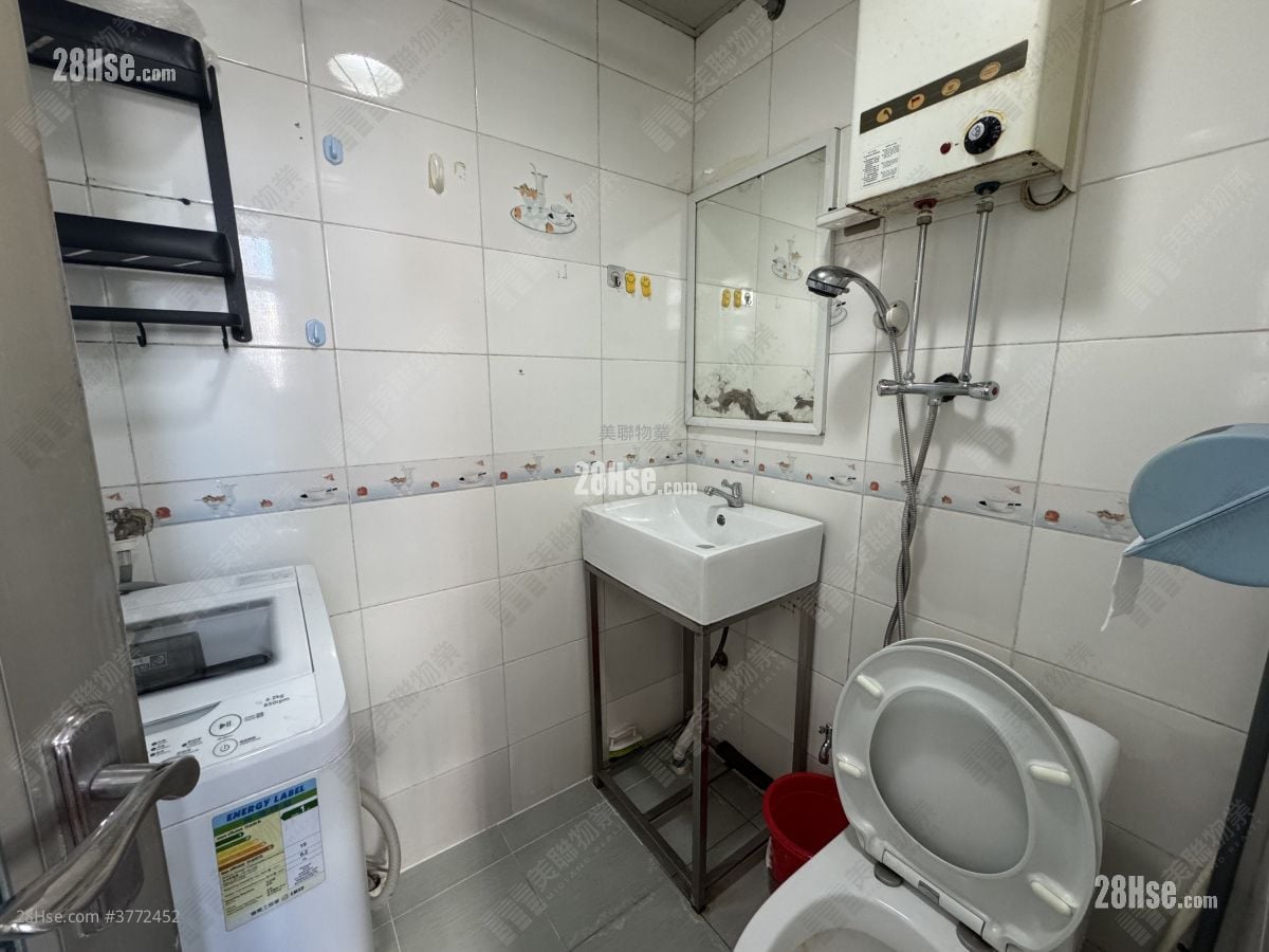 Kwai Wo Building Sell 2 Bedrooms , 1 Bathroom 318 ft²