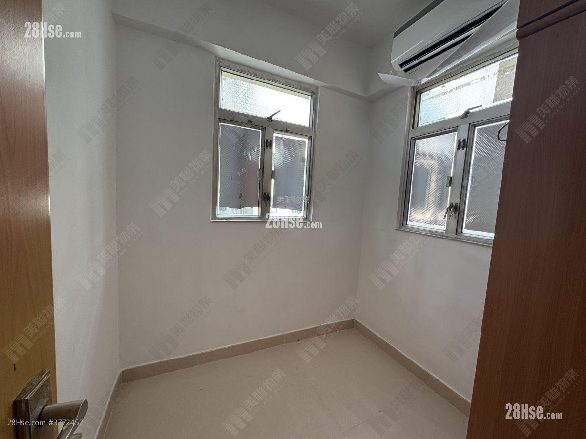 Kwai Wo Building Sell 2 Bedrooms , 1 Bathroom 318 ft²
