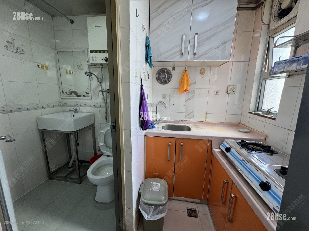 Kwai Wo Building Sell 2 Bedrooms , 1 Bathroom 318 ft²