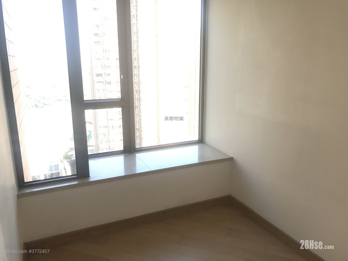 Yoho Midtown Sell 2 Bedrooms , 1 Bathroom 443 ft²