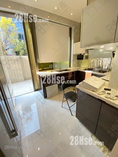 Domus Sell 3 Bedrooms 2,213 ft²