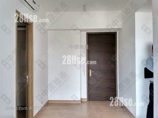 The Reach Sell 2 Bedrooms 440 ft²