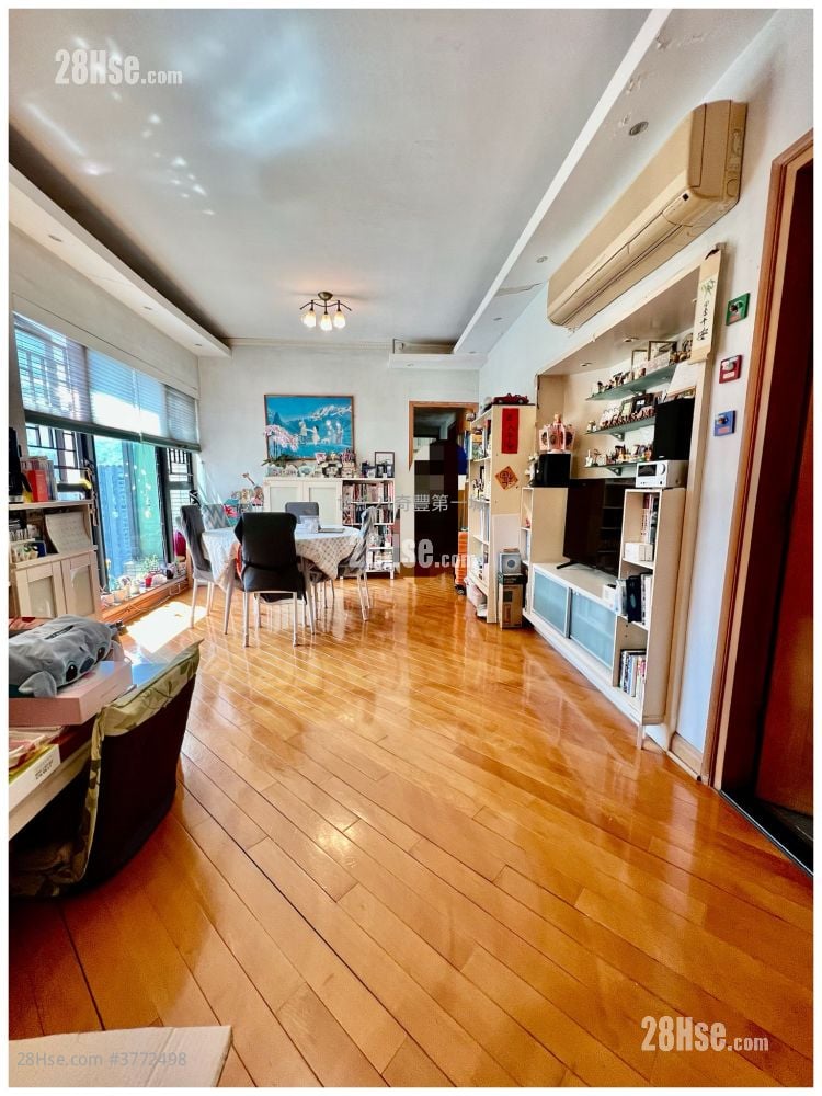 Castello Sell 3 Bedrooms , 2 Bathrooms 901 ft²