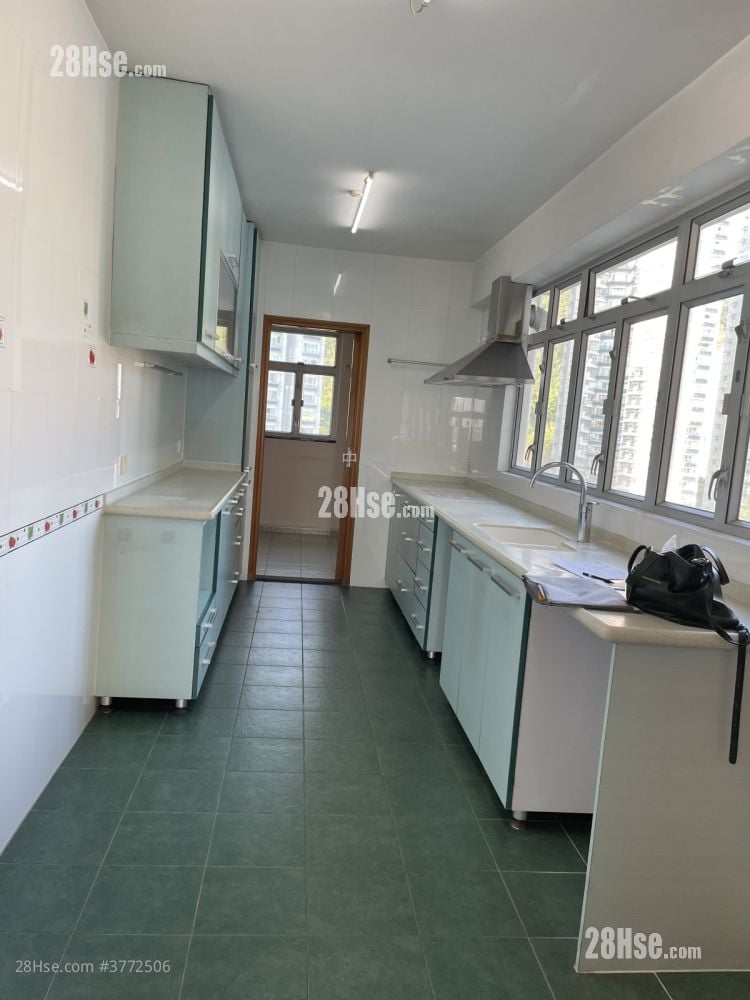 Hong Kong Garden Sell 3 Bedrooms , 2 Bathrooms 1,382 ft²