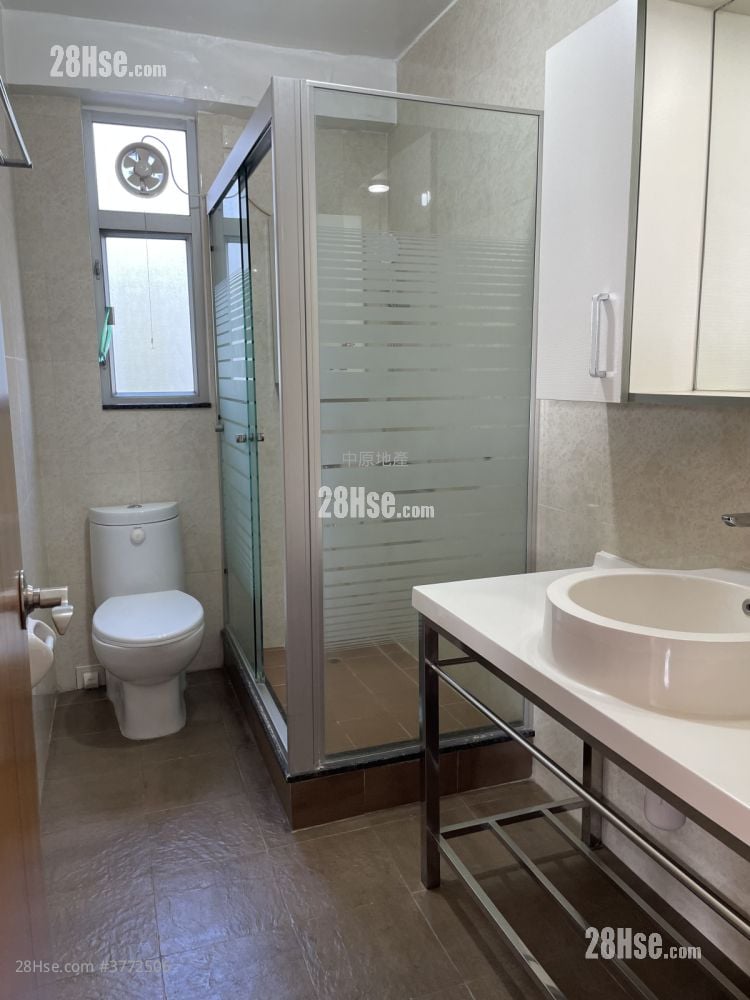 Hong Kong Garden Sell 3 Bedrooms , 2 Bathrooms 1,382 ft²