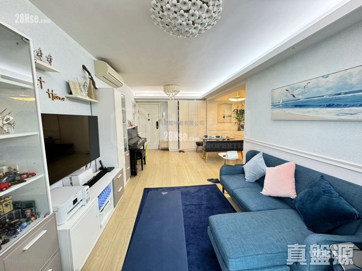 Residence Oasis Sell 4 Bedrooms , 2 Bathrooms 763 ft²