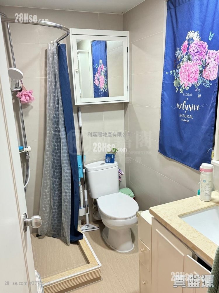 Residence Oasis Sell 4 Bedrooms , 2 Bathrooms 763 ft²