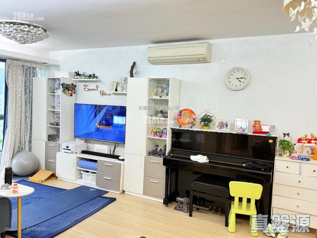 Residence Oasis Sell 4 Bedrooms , 2 Bathrooms 763 ft²