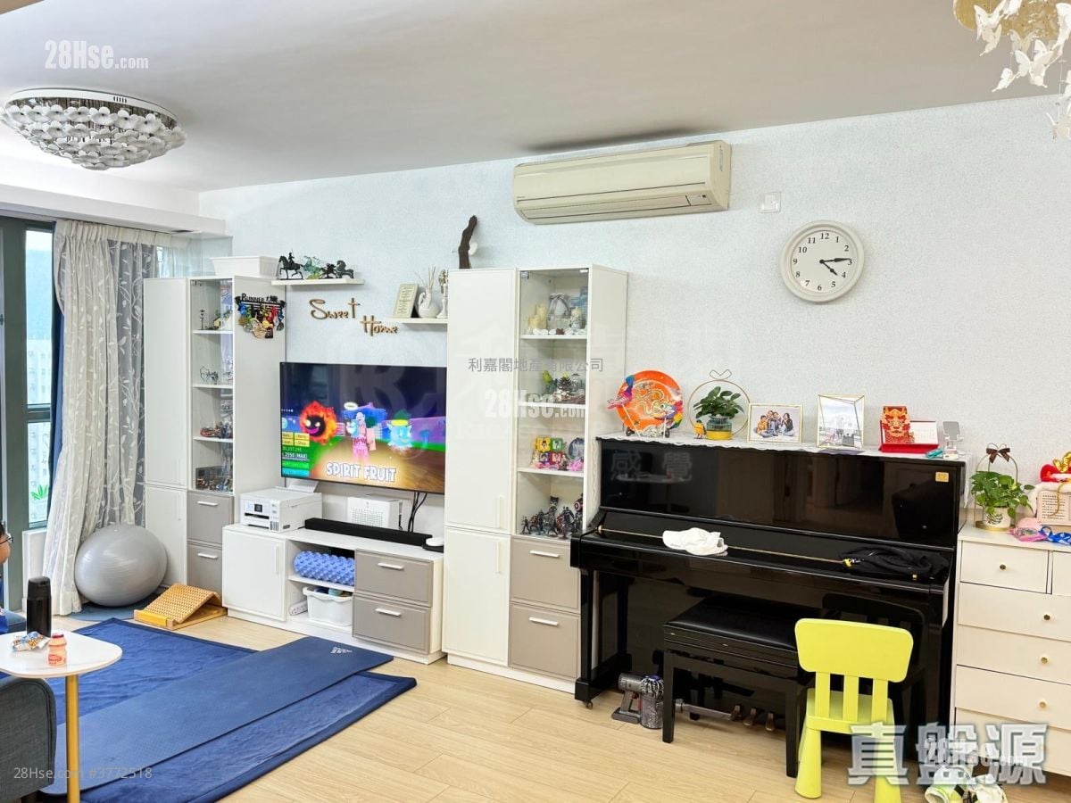 Residence Oasis Sell 4 Bedrooms , 2 Bathrooms 763 ft²