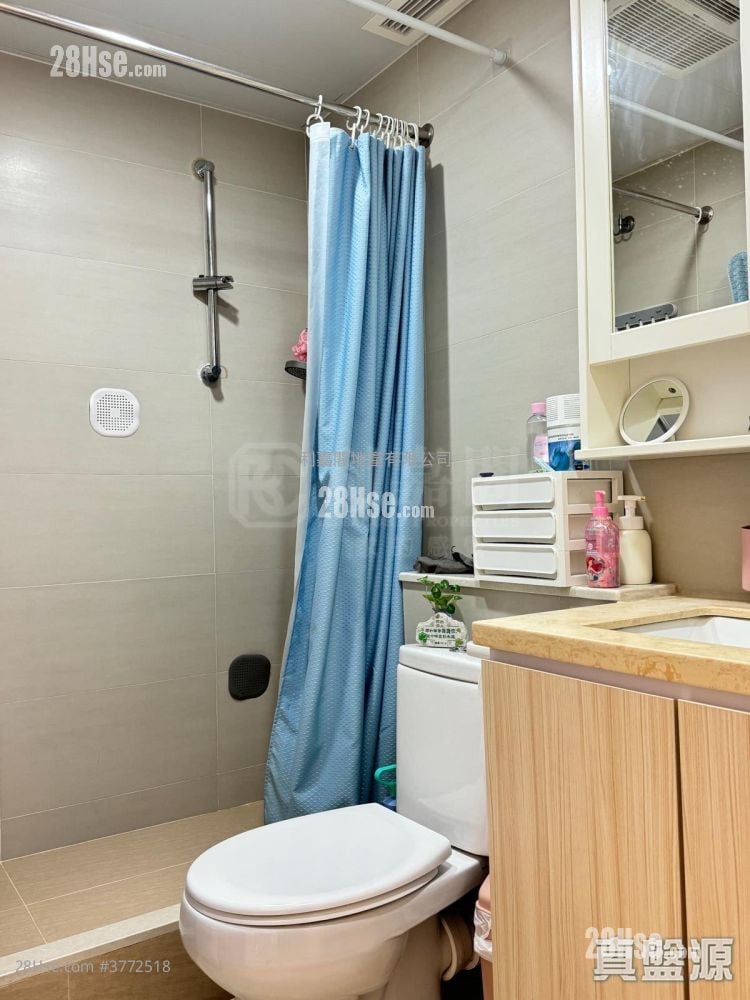 Residence Oasis Sell 4 Bedrooms , 2 Bathrooms 763 ft²