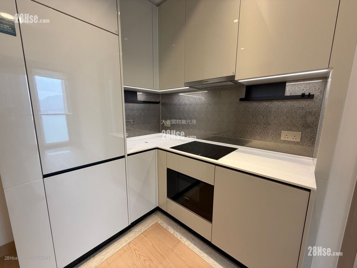 Seasons Place 售盘 1 房 , 1 浴室 330 平方尺