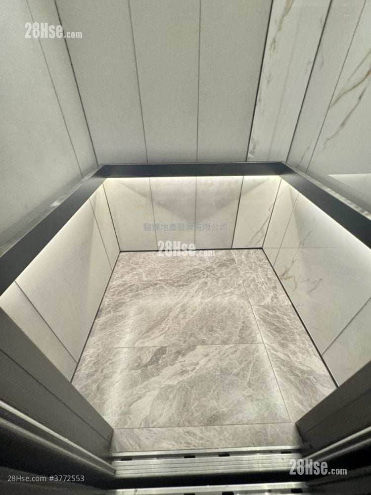 Uptify Sell Studio , 1 Bathroom 179 ft²