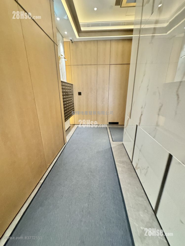 Uptify Sell Studio , 1 Bathroom 179 ft²