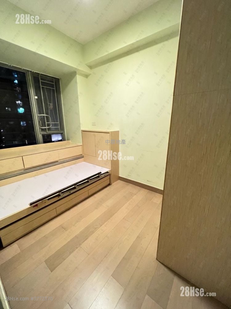 The Reach Sell 2 Bedrooms 440 ft²