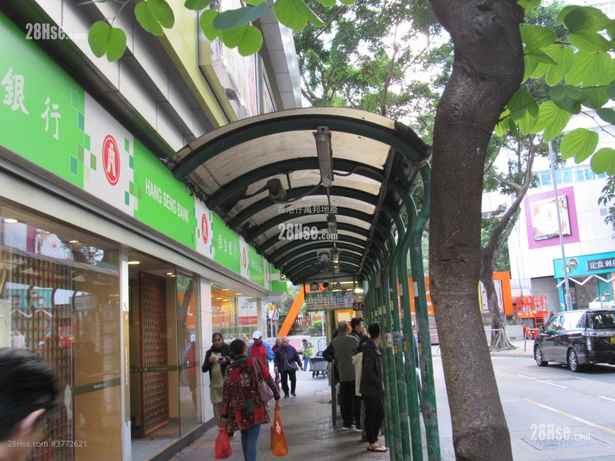 Aberdeen Centre Sell 2 Bedrooms 438 ft²