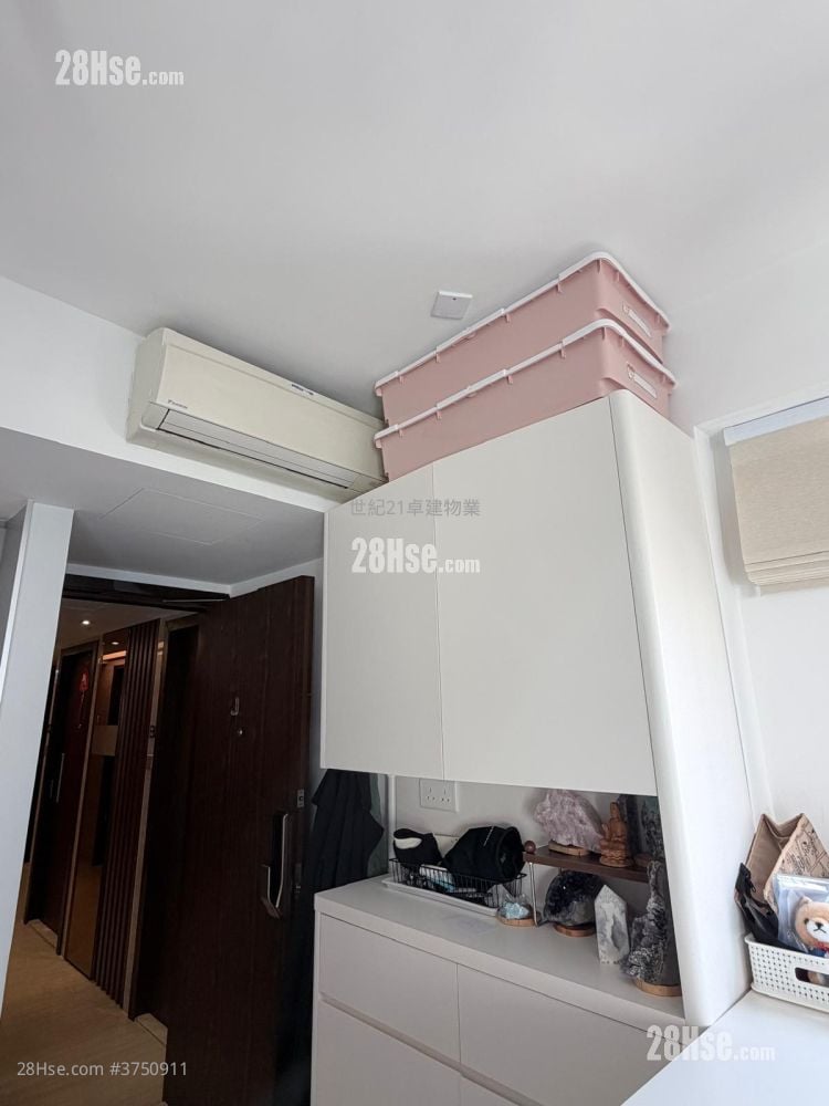 AVA62 售盘 开放式间隔 , 1 浴室 253 平方尺