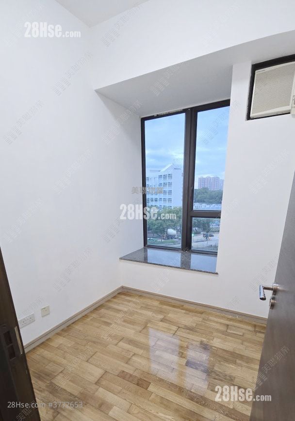 8 Royal Green Sell 2 Bedrooms , 1 Bathroom 465 ft²