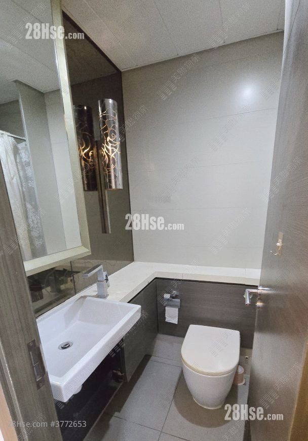 8 Royal Green Sell 2 Bedrooms , 1 Bathroom 465 ft²