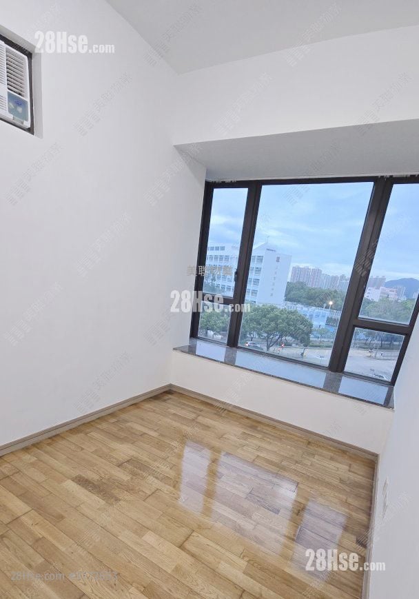 8 Royal Green Sell 2 Bedrooms , 1 Bathroom 465 ft²