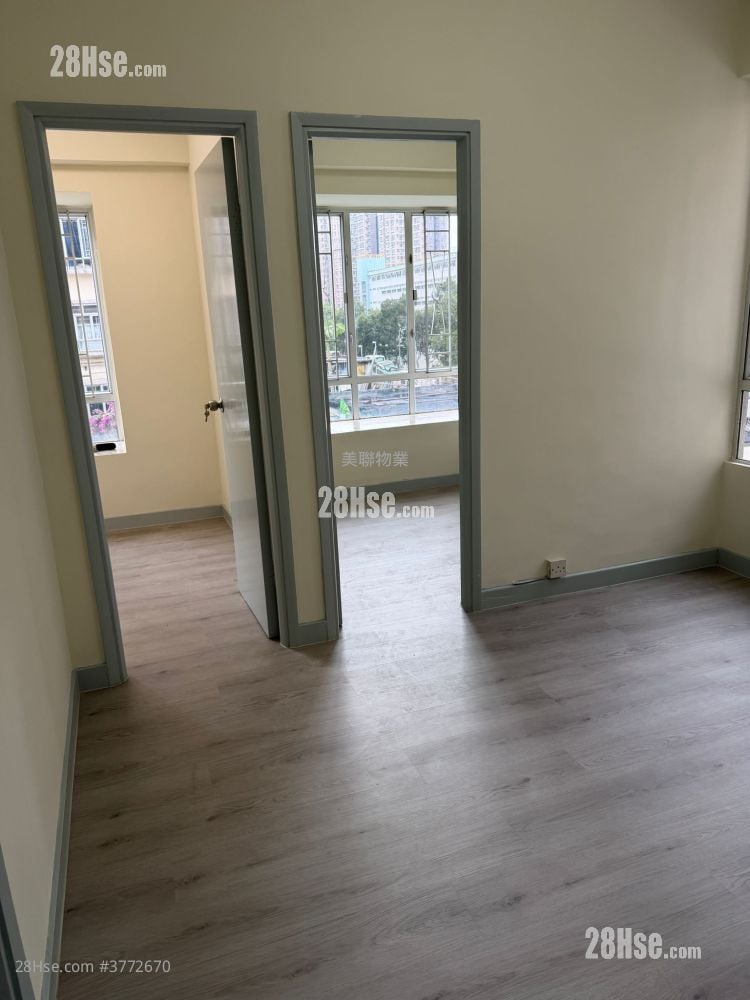 Tai Wo Centre Sell 2 Bedrooms 294 ft²