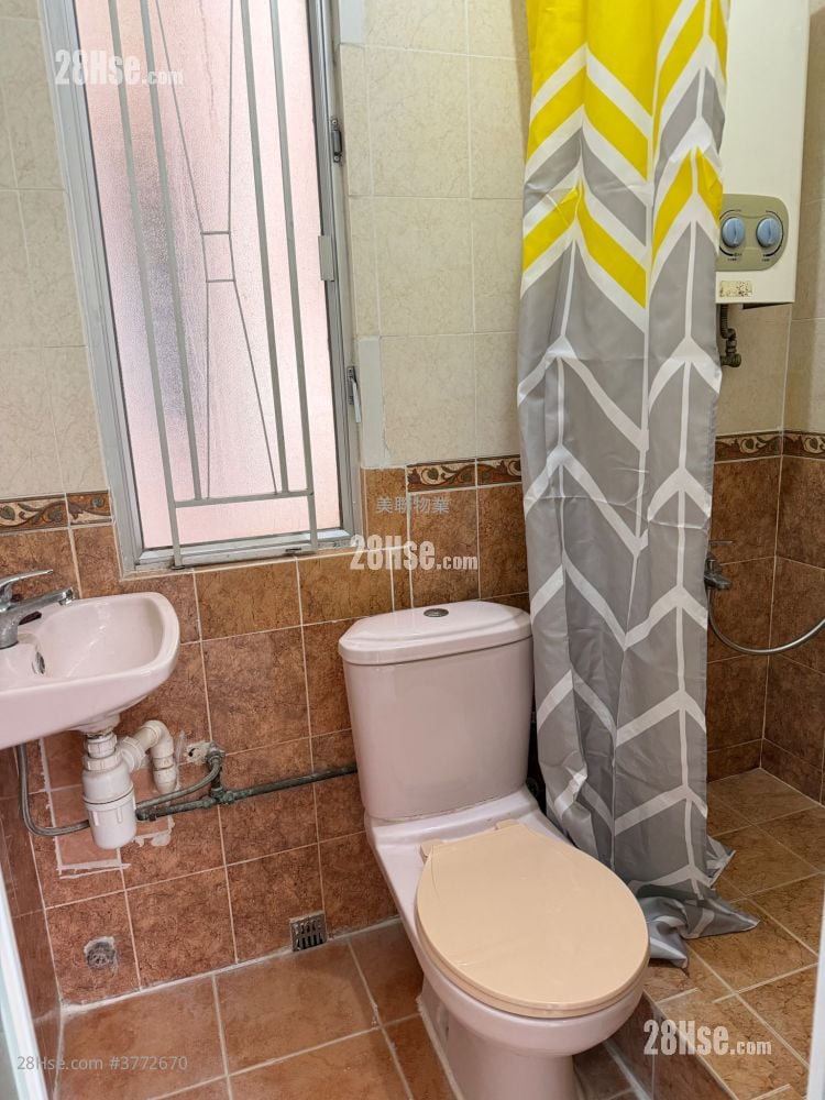 Tai Wo Centre Sell 2 Bedrooms 294 ft²