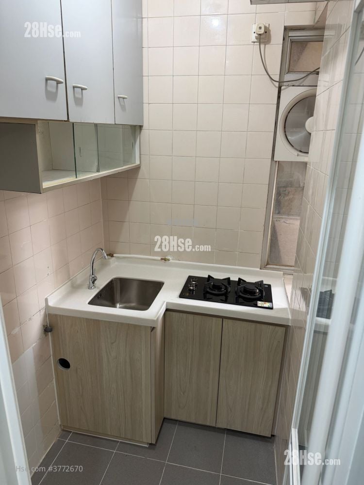 Tai Wo Centre Sell 2 Bedrooms 294 ft²