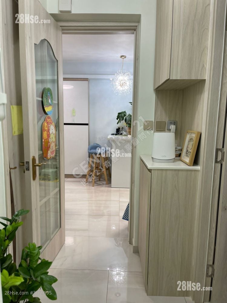 Vista Paradiso Sell 3 Bedrooms , 2 Bathrooms 733 ft²