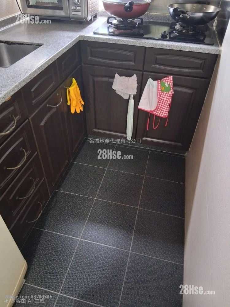 May Shing Court Sell 2 Bedrooms , 1 Bathroom 381 ft²