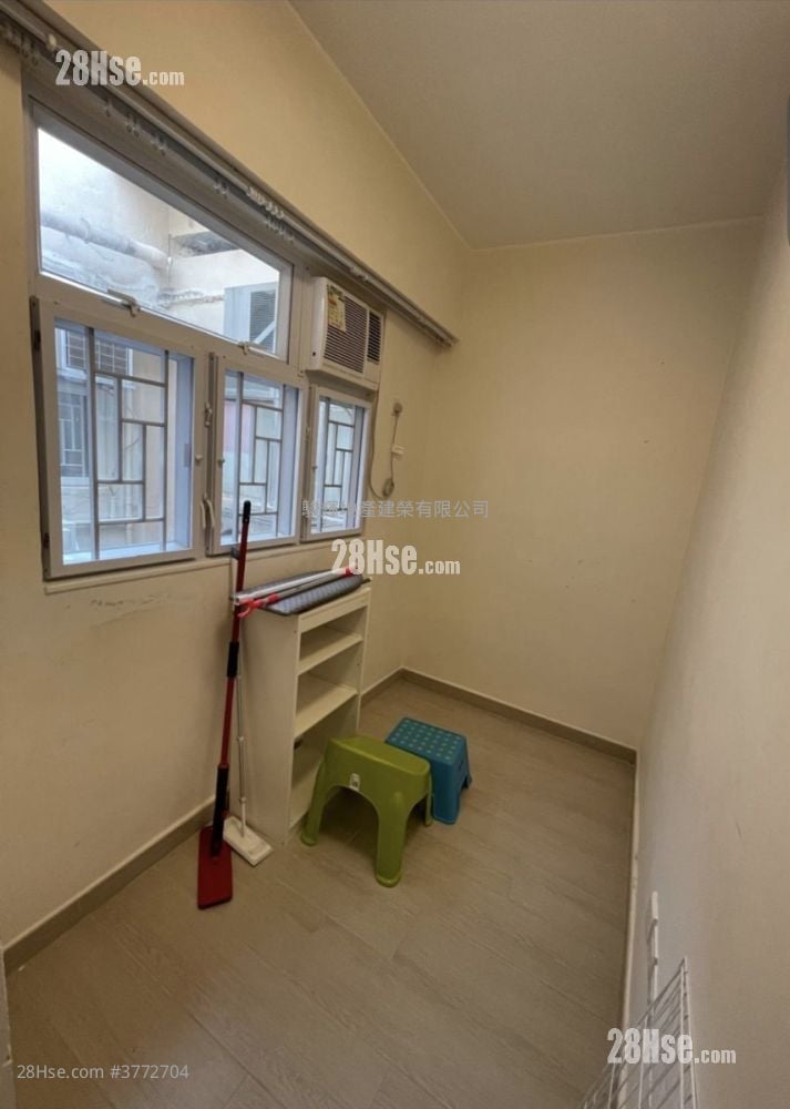 Wang On Building Sell 3 Bedrooms , 1 Bathroom 561 ft²