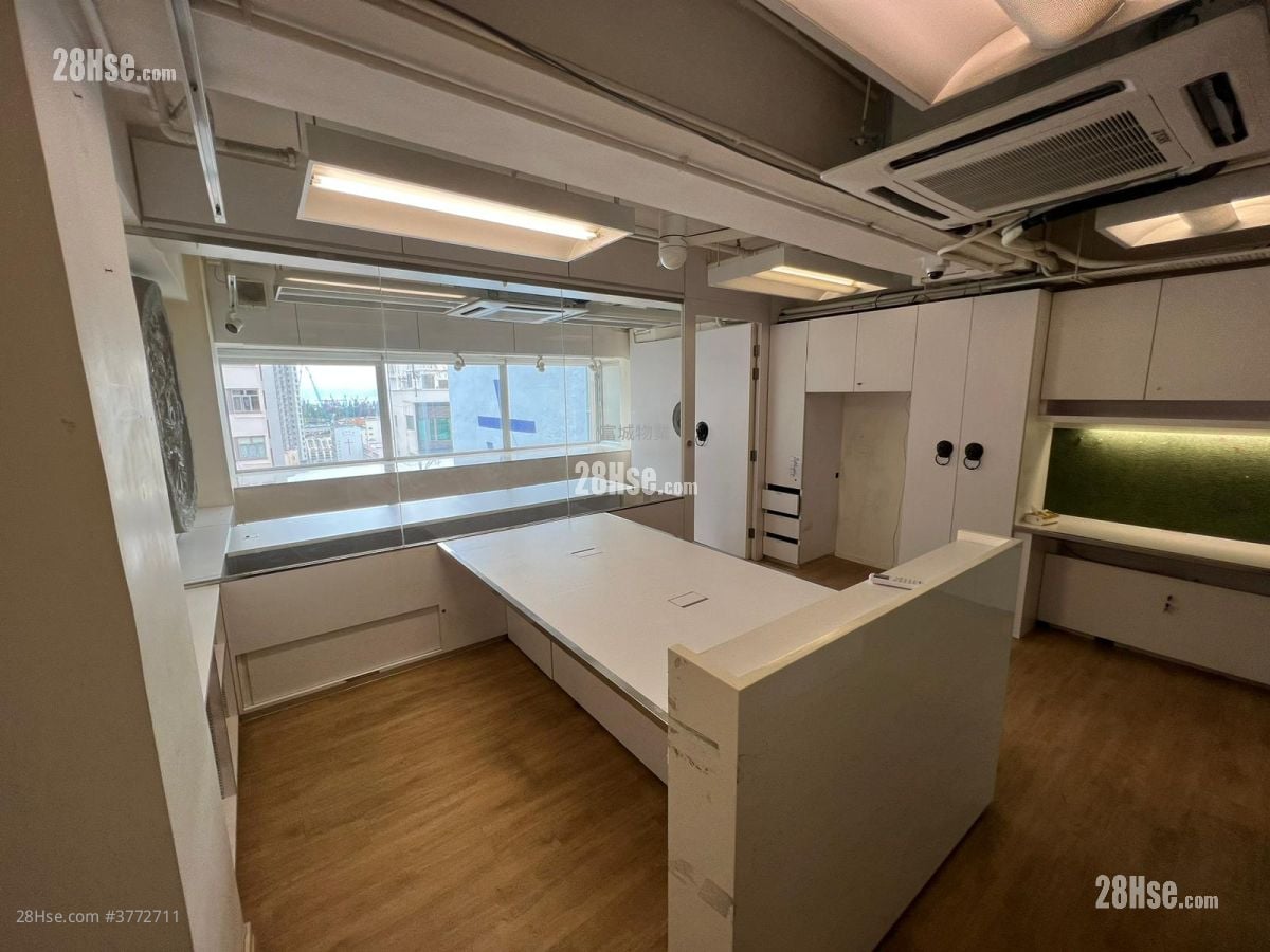 Ruby Comm Hse Sell Studio , 1 Toilet