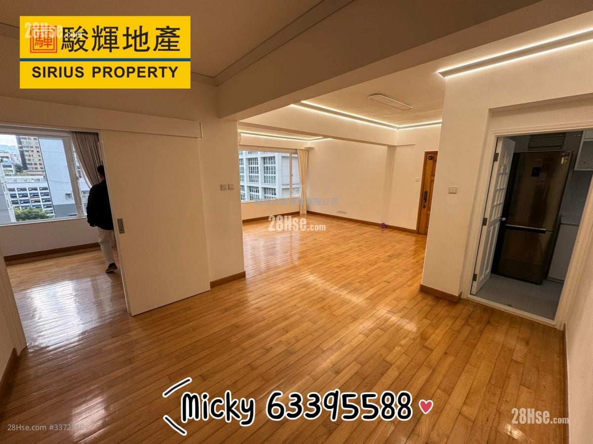 Kerin Court Sell 3 Bedrooms , 2 Bathrooms 1,152 ft²