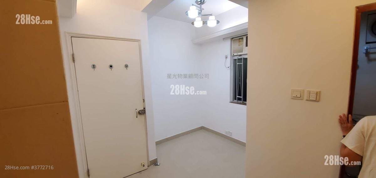 Kiu Wing Building Sell 2 Bedrooms , 1 Bathroom 228 ft²