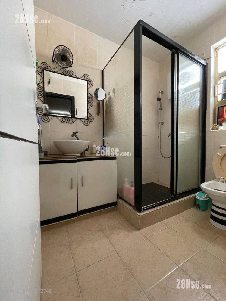 The Wonderland Sell 630 ft²