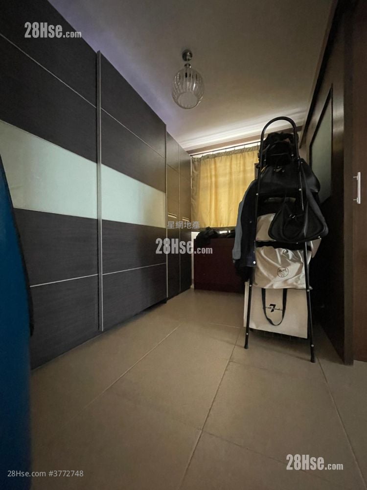 The Wonderland Sell 630 ft²