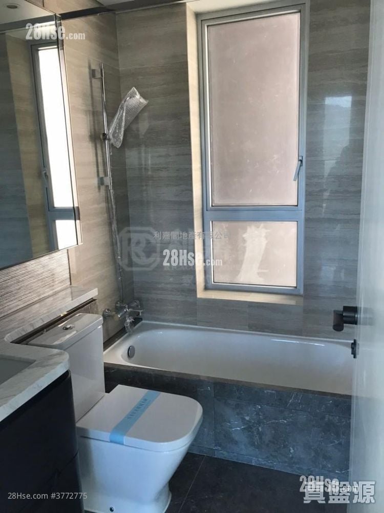 Savannah Sell 3 Bedrooms , 2 Bathrooms 697 ft²