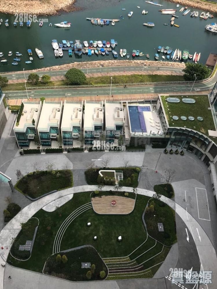 Savannah Sell 3 Bedrooms , 2 Bathrooms 697 ft²